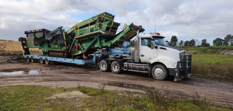 Certified PRR team securing overmass mining machinery for bulk transport